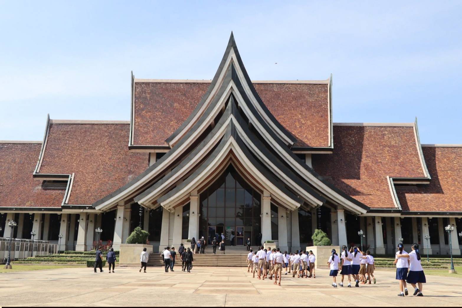 title - เที่ยวอยุธยา อย่าลืมแวะเข้ามาชมงานศิลปหัตถกรรมและงานศิลป์ ที่ ศูนย์ส่งเสริมและพัฒนาพัฒนาอาชีพเสริมนอกภาคการเกษตร (ศูนย์ศิลปาชีพบางไทรฯ (เดิม))